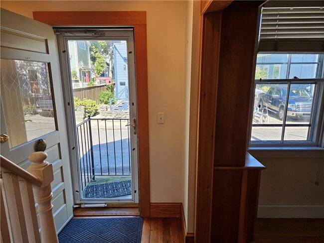 Building Photo - 10 Cherry St