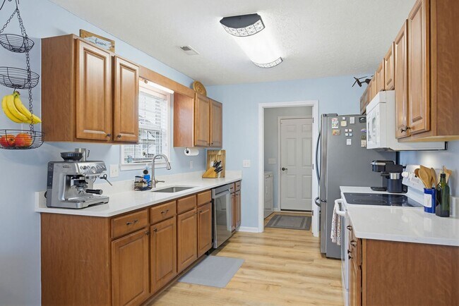 Building Photo - Beautiful home in The Neighborhoods of Holly Ridge