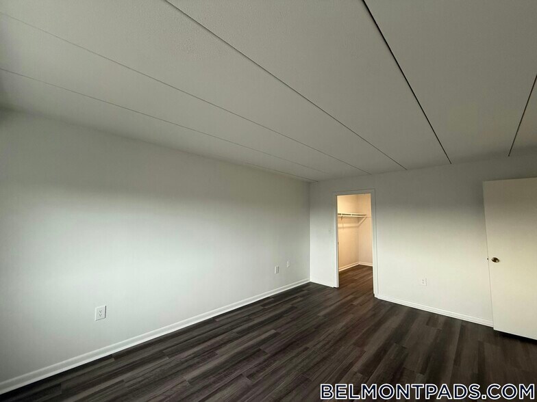 Building Photo - 53 Hill Rd