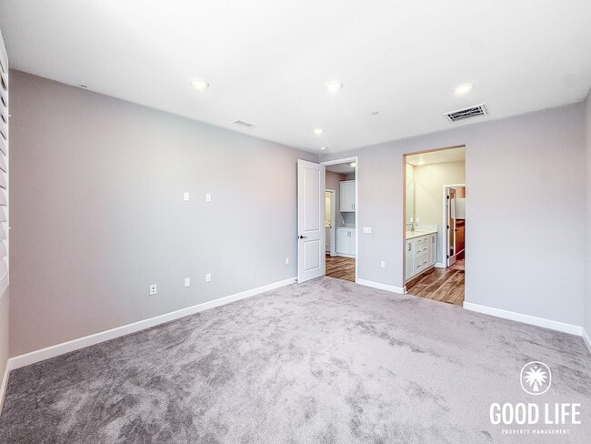 Building Photo - 2BD/2BA home in Mira Mesa with Private Balcony, Pool & 2-Car Garage