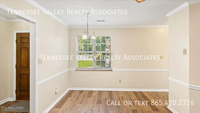 Building Photo - 805 Cedar Ln