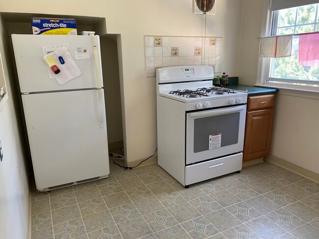 Building Photo - 104 Collins Ave