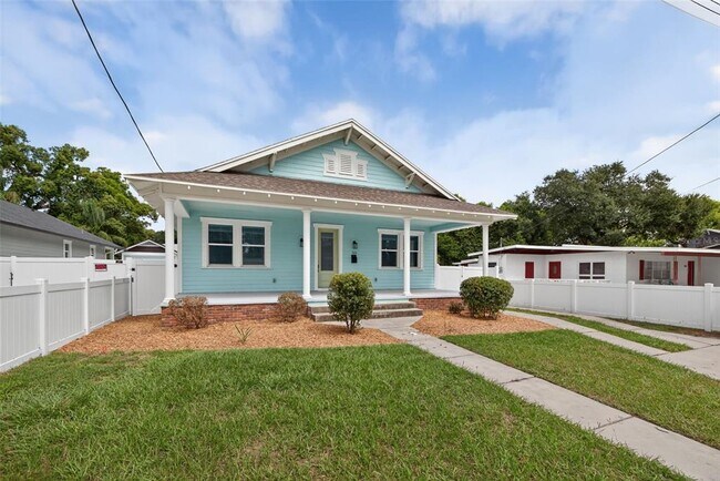 Building Photo - 506 E Robles St