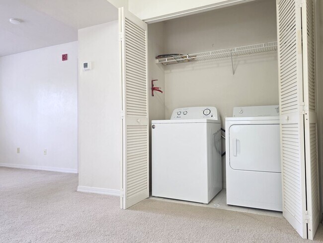 Building Photo - One Bedroom One Bathroom condominium second floor