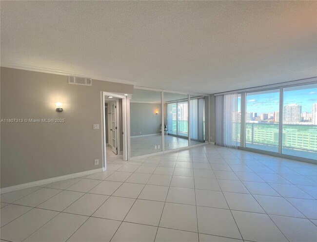 Building Photo - 100 Bayview Dr
