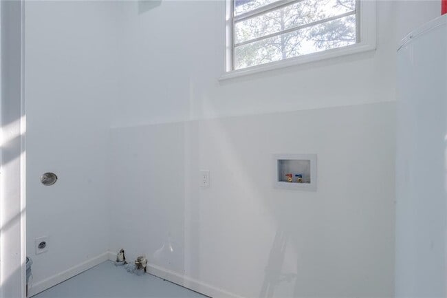 Building Photo - 5207 Dixie Lake Rd