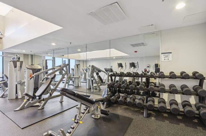 Building Photo - 963 Lake St