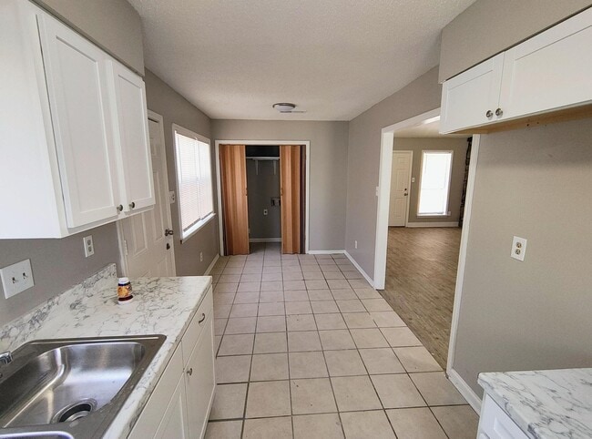 Building Photo - 6019 Whisper Valley Dr