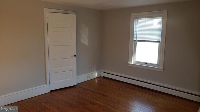 Building Photo - 555 Barrett Ave