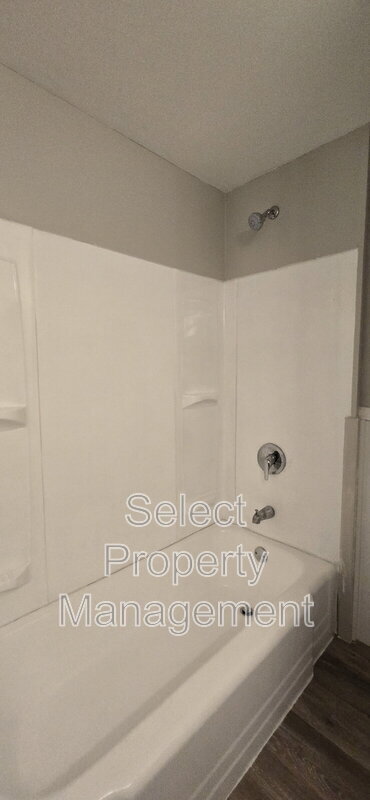 Building Photo - 3914 Maplecrest Rd