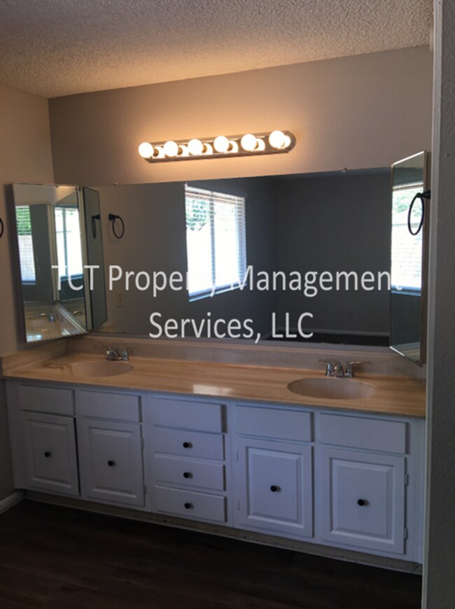 Building Photo - 3 Bed/ 2 Bath in Dobson Ranch