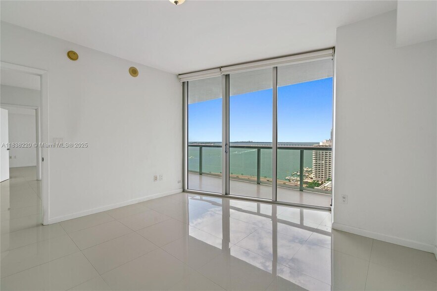 Building Photo - 495 Brickell Ave