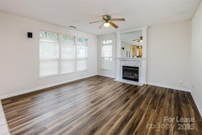Building Photo - 16017 Woodcote Dr
