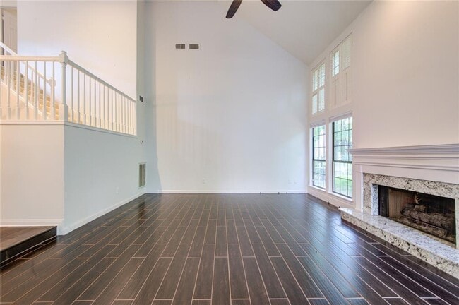 Building Photo - 25 Fairway Oaks Pl