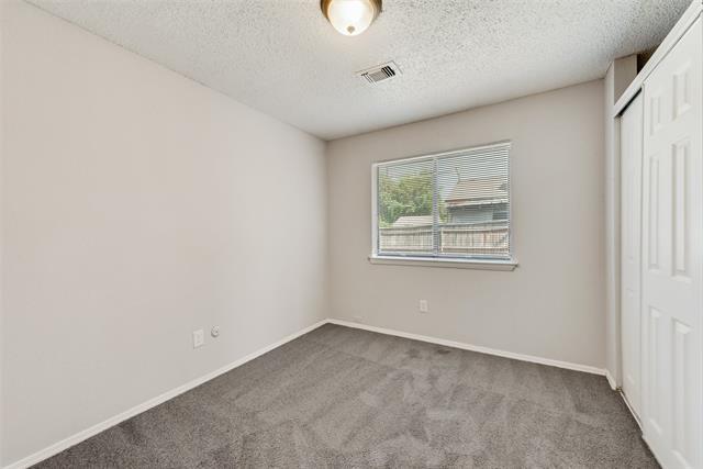 Building Photo - 2203 Sunset Dr