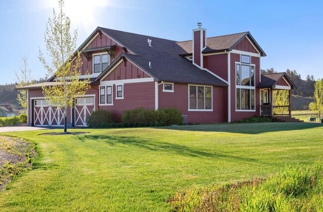 Building Photo - Stunning luxury rental!