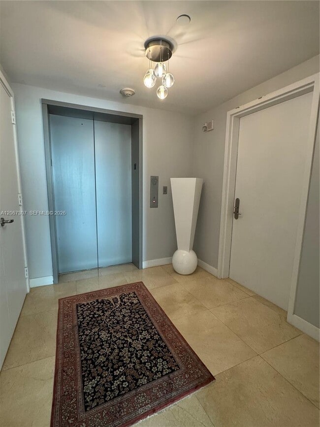 Building Photo - 1331 Brickell Bay Dr