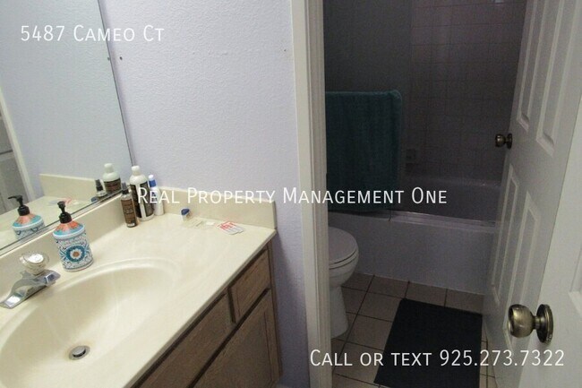 Building Photo - 5487 Cameo Ct