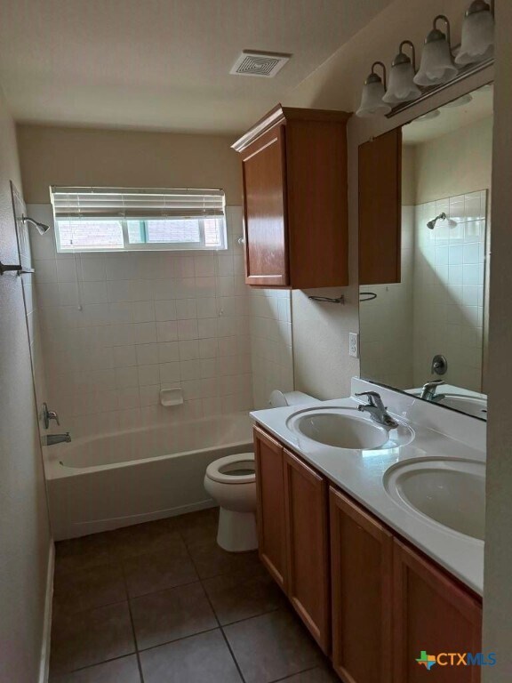 Building Photo - 4902 Bridgewood Dr