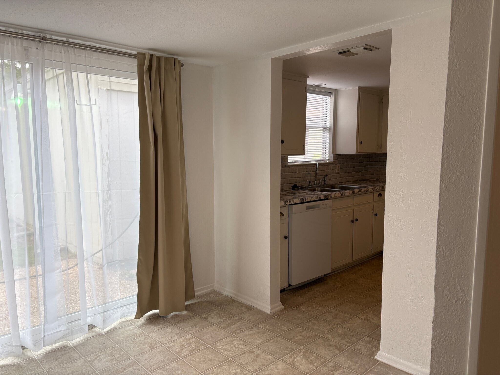 Building Photo - 5355 Wonder Dr