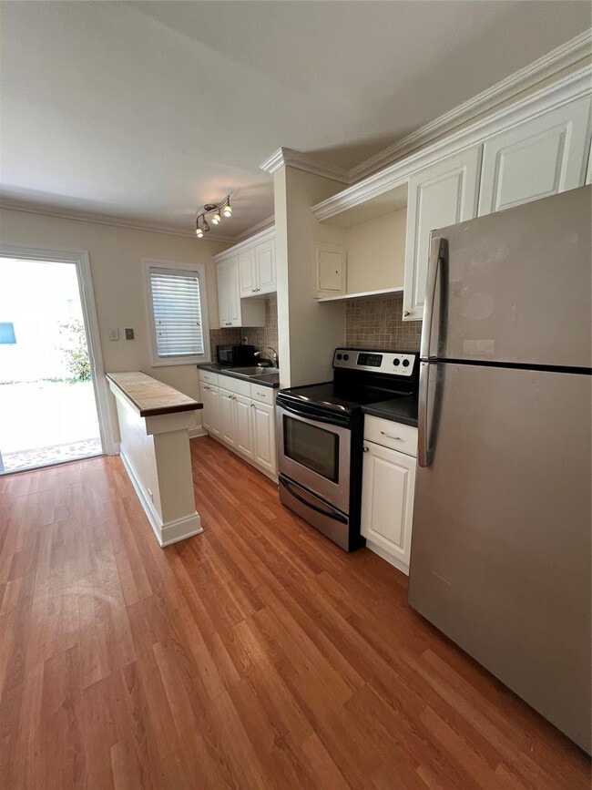 Building Photo - 1325 NE 5th Terrace