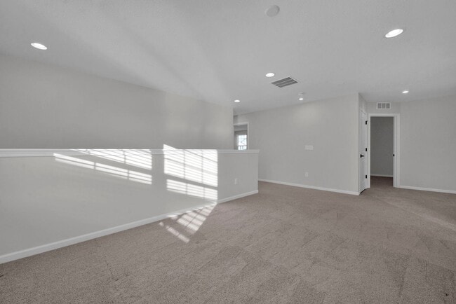 Building Photo - High End-New Build 5 Bed Home Plain City