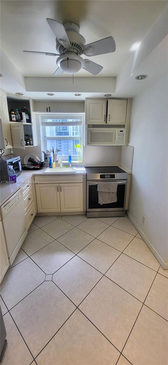 Building Photo - 3800 S Ocean Dr