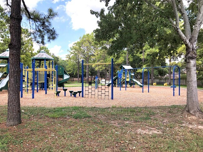 Building Photo - 18126 Somerset Knolls Ct