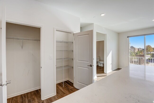 Building Photo - 2924 Reflection Dr