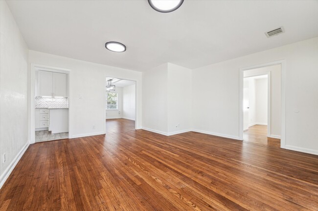 Building Photo - 10121 Oboe Dr