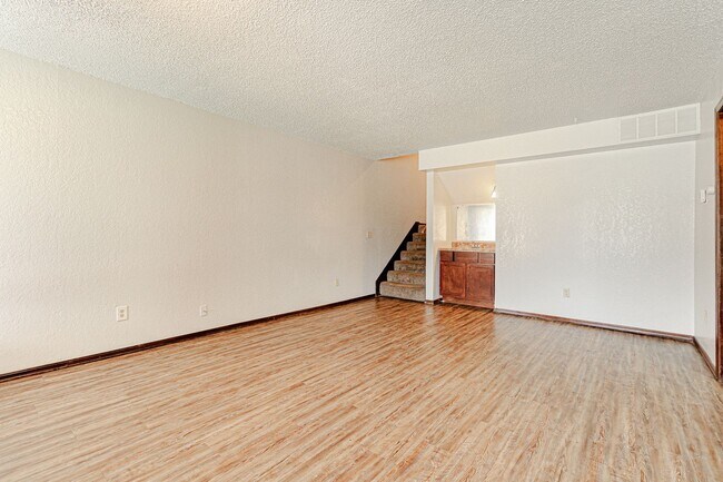 Building Photo - 3 Bed 2 Bath in OKC!