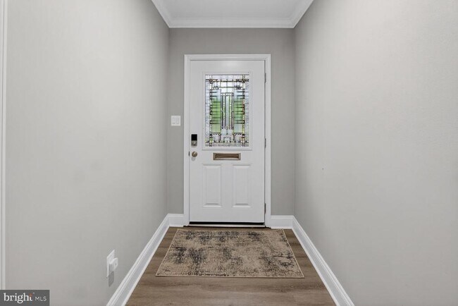 Building Photo - 3305 W Coquelin Terrace