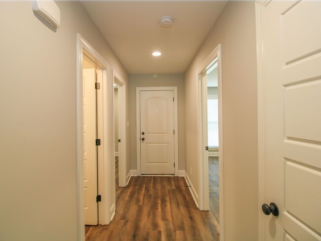 Building Photo - MOVE IN Ready! Lucas Ferry Townhomes Commu...