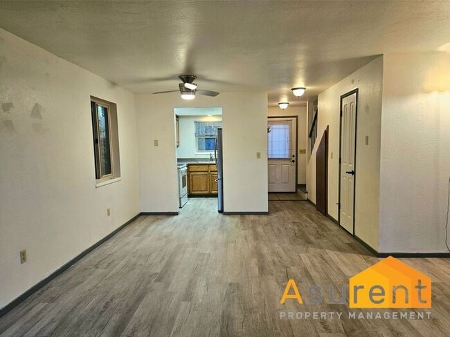 Building Photo - Charming 2-bedroom, 1.5-bathroom Ashland home