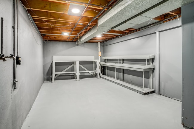 Building Photo - Move in mid-April