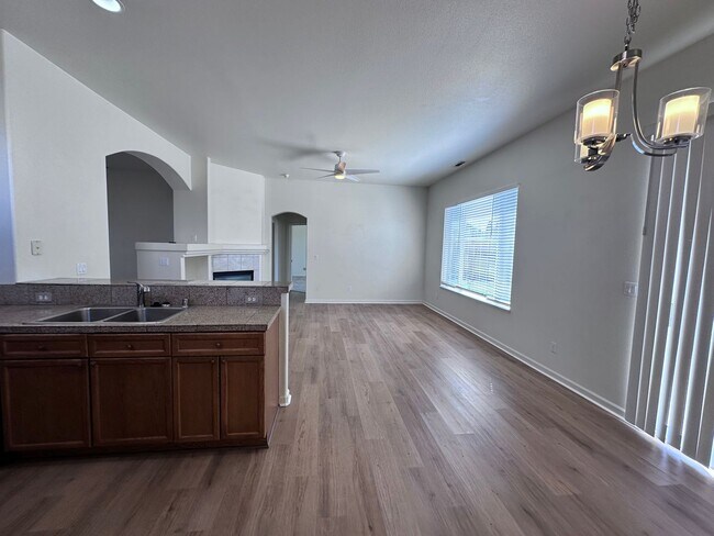 Building Photo - 7821 Cadiz Ct