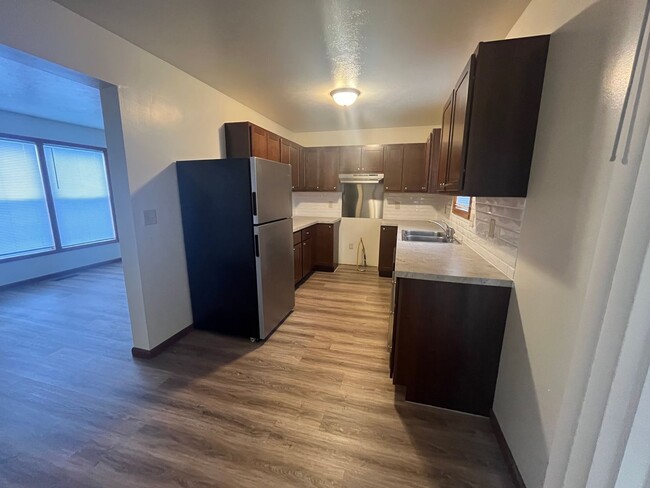 Building Photo - 3 Bedroom Duplex Available in Goshen