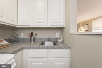 Building Photo - 201 S 13th St