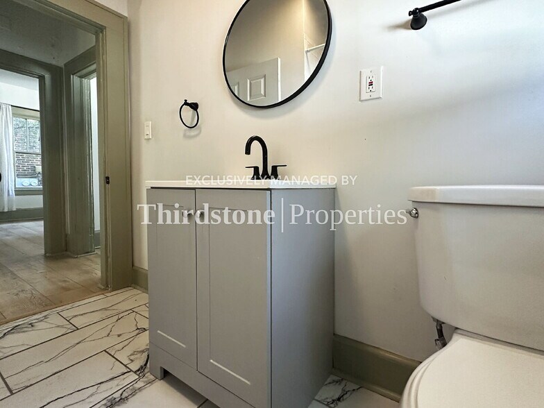 Building Photo - 2030 Redwing St