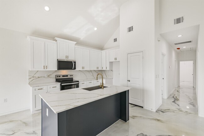 Building Photo - 16922 W Forrestal