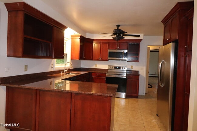 Building Photo - 8 Sweet Brier Dr