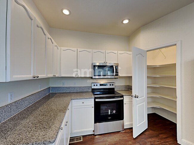 Building Photo - 10439 Vaughn Way