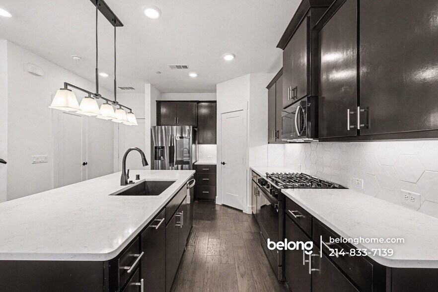 Building Photo - 860 Bandera Ct