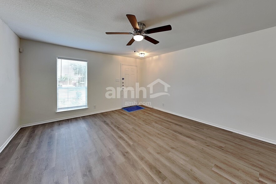 Building Photo - 455 Dolly Dr
