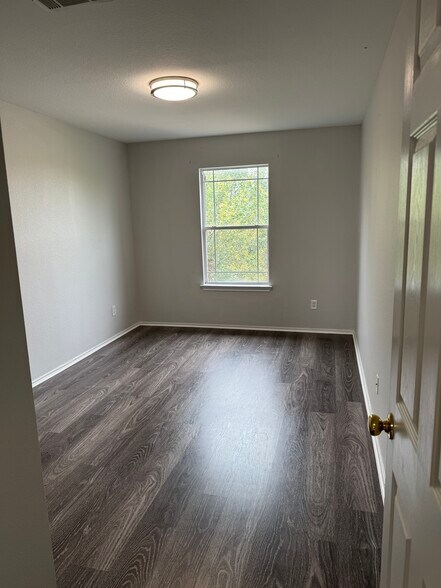 Building Photo - 608 Sherry Dr