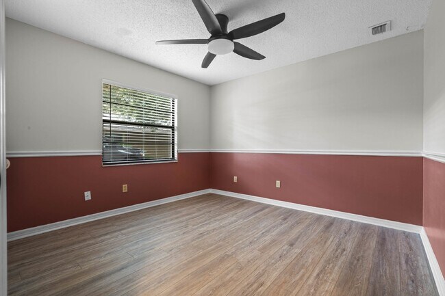 Building Photo - Charming 4-Bedroom Home with Pool on Large Lot in Longwood!