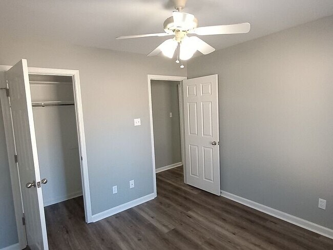 Building Photo - 401 Hayley Ct