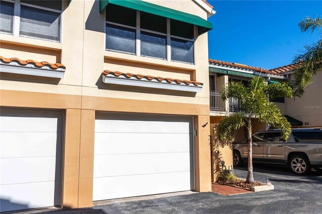 Building Photo - 824 Padua Ln