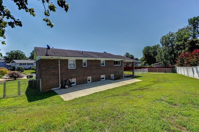 Building Photo - 11901 Bizet Ct