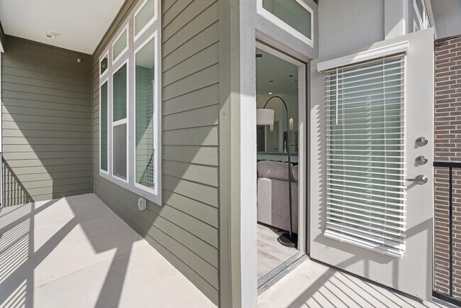 Building Photo - 12100 1/2 Ferrystone Glen Dr